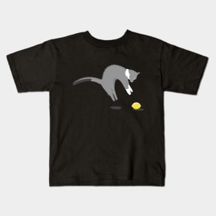 Funny scared cat and lemon Kids T-Shirt